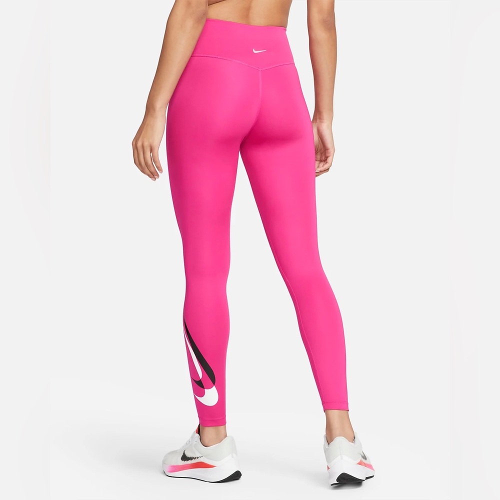 Nike Swoosh Run
Women's 7/8 Mid-Rise Graphic Running
